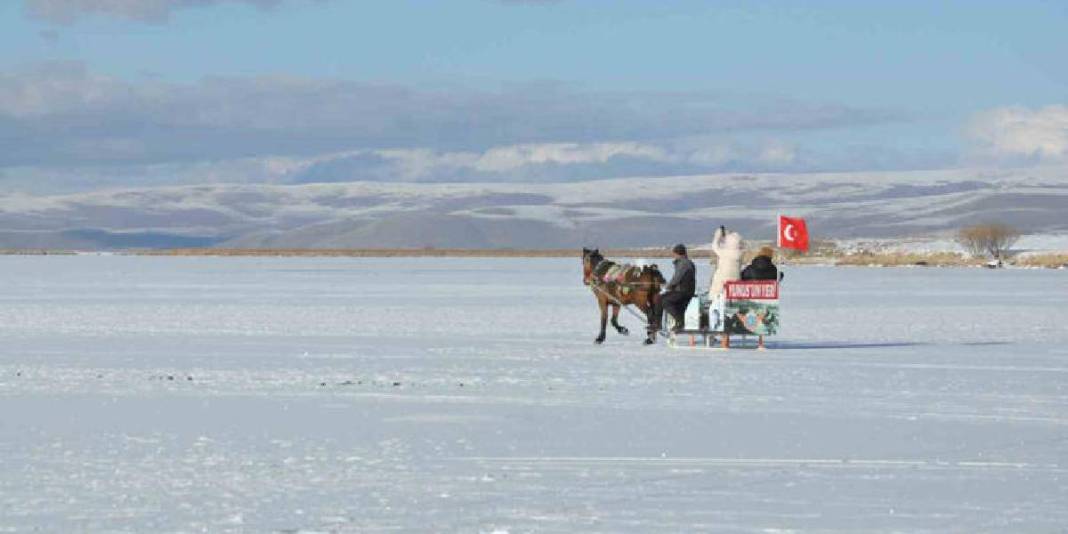 Hava -16 dereceye düştü görsel şölen başladı! Kış turizminin kalbi burada: Atlı kızaklar ve halaylarla sezon açıldı 6